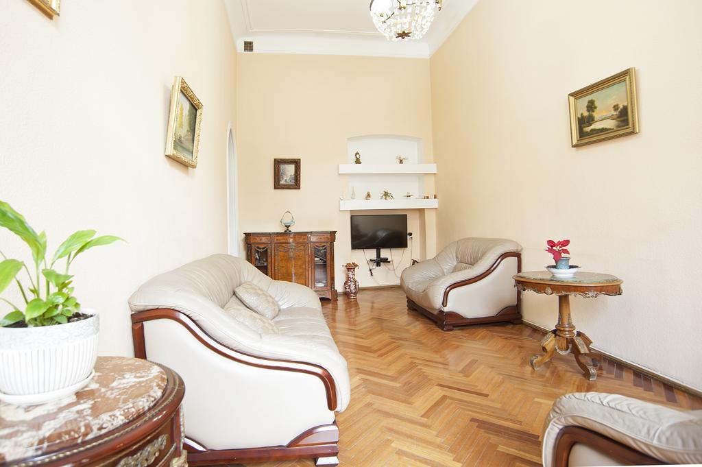 Apartment In Purtseladze Street Tbiliszi Kültér fotó