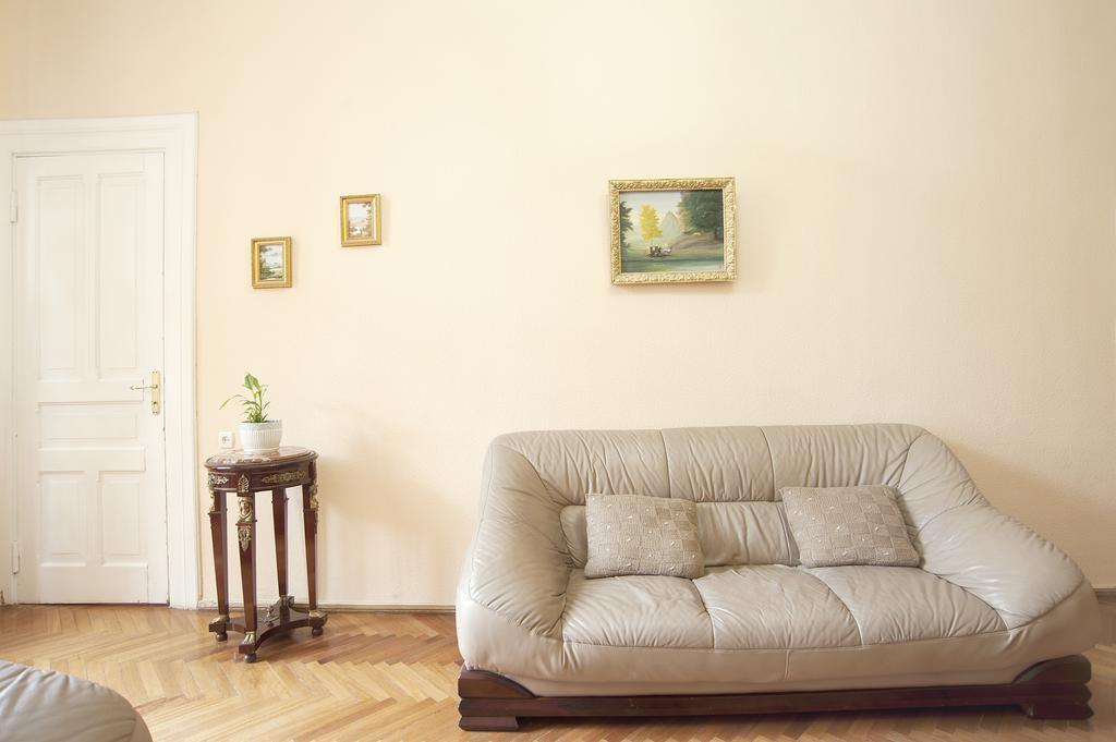 Apartment In Purtseladze Street Tbiliszi Kültér fotó