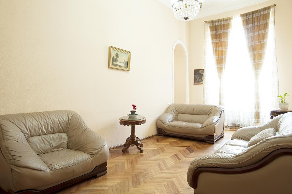 Apartment In Purtseladze Street Tbiliszi Kültér fotó