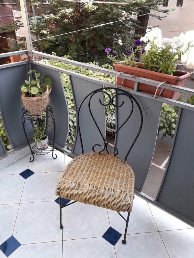 Apartment In Purtseladze Street Tbiliszi Kültér fotó